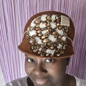 Brown Felt Cloche Hat with Feather & Rhinestone Detail – Vintage Dress Hat
